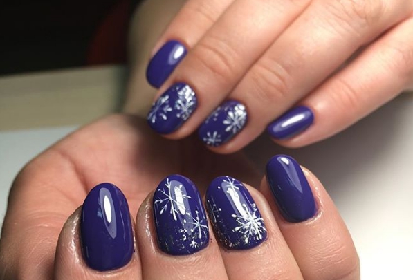 Идея новогоднего маникюра